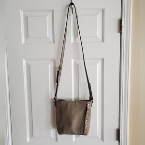 EUC Simply Noelle crossbody purse in grey